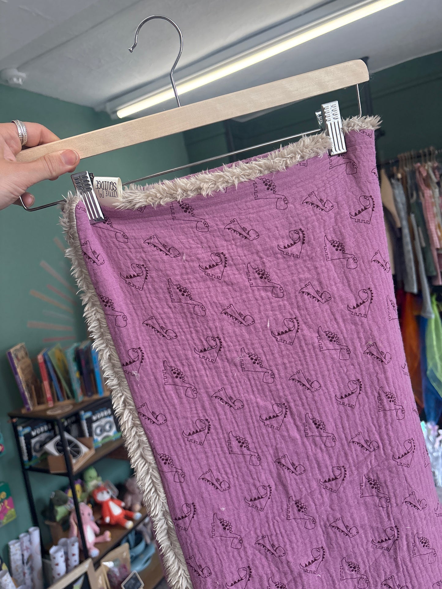 LARGE FLUFFY & MUSLIN BLANKETS