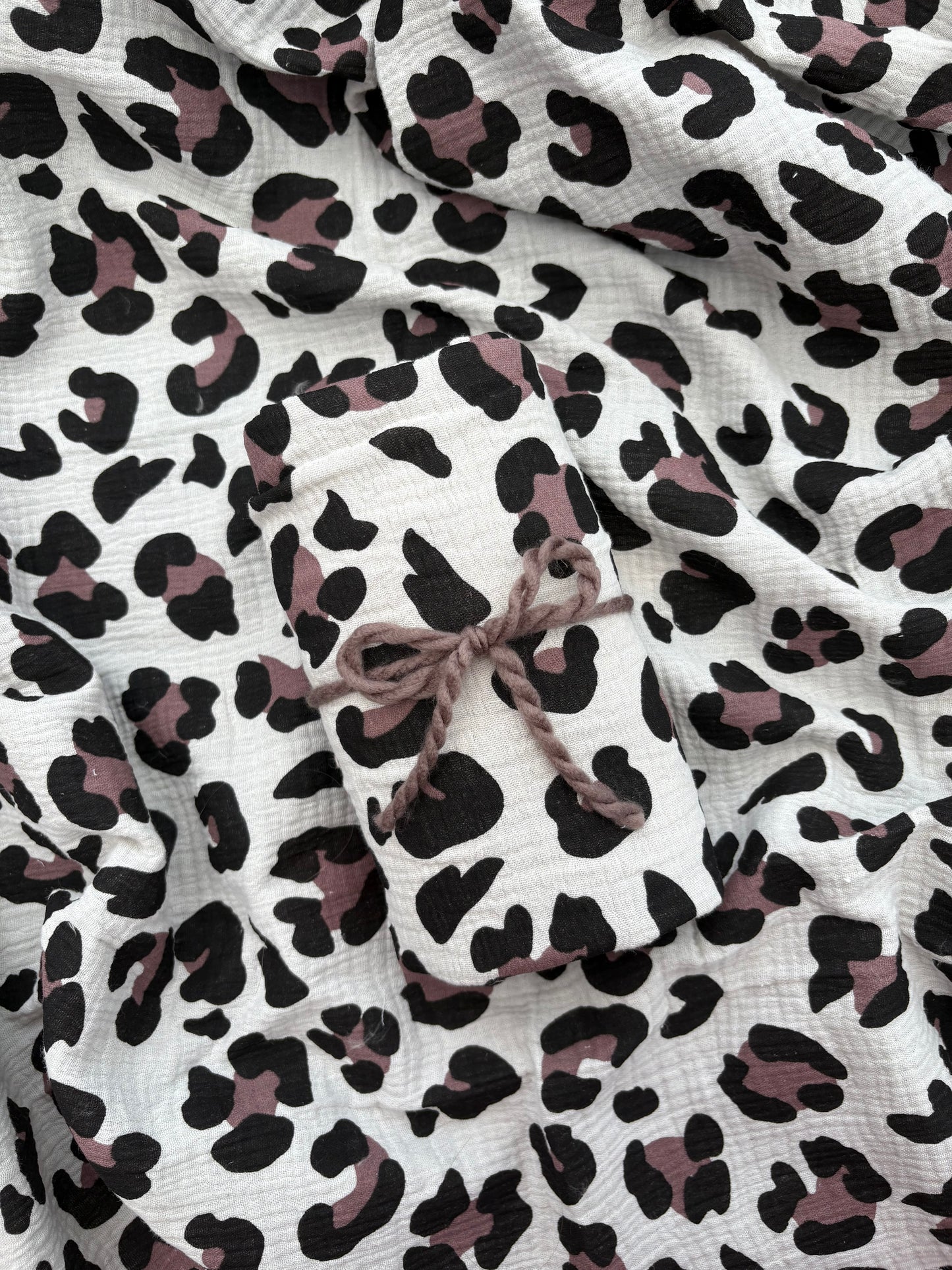 LEOPARD LOVE
