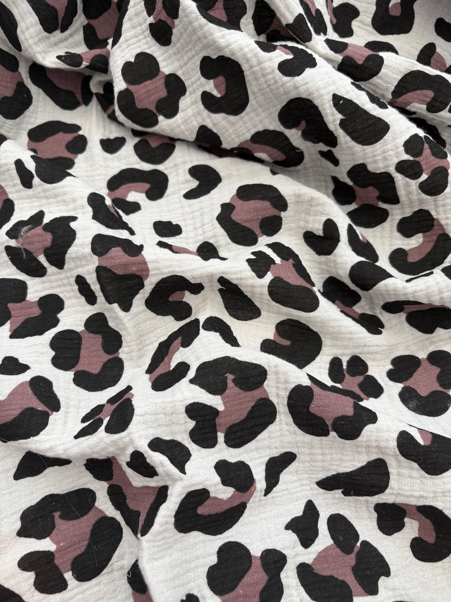 LEOPARD LOVE