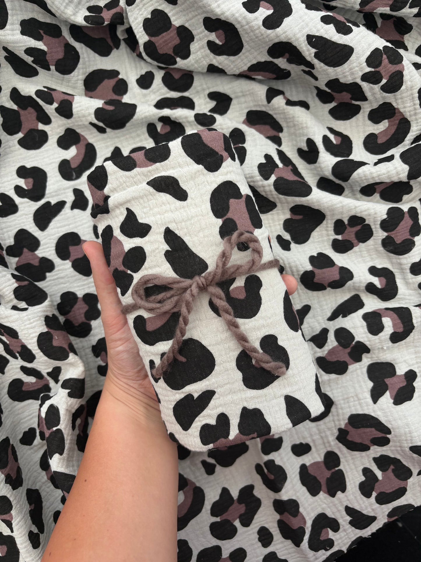 LEOPARD LOVE