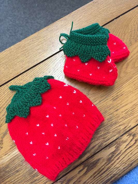 STRAWBERRY HAT & BOOTIES