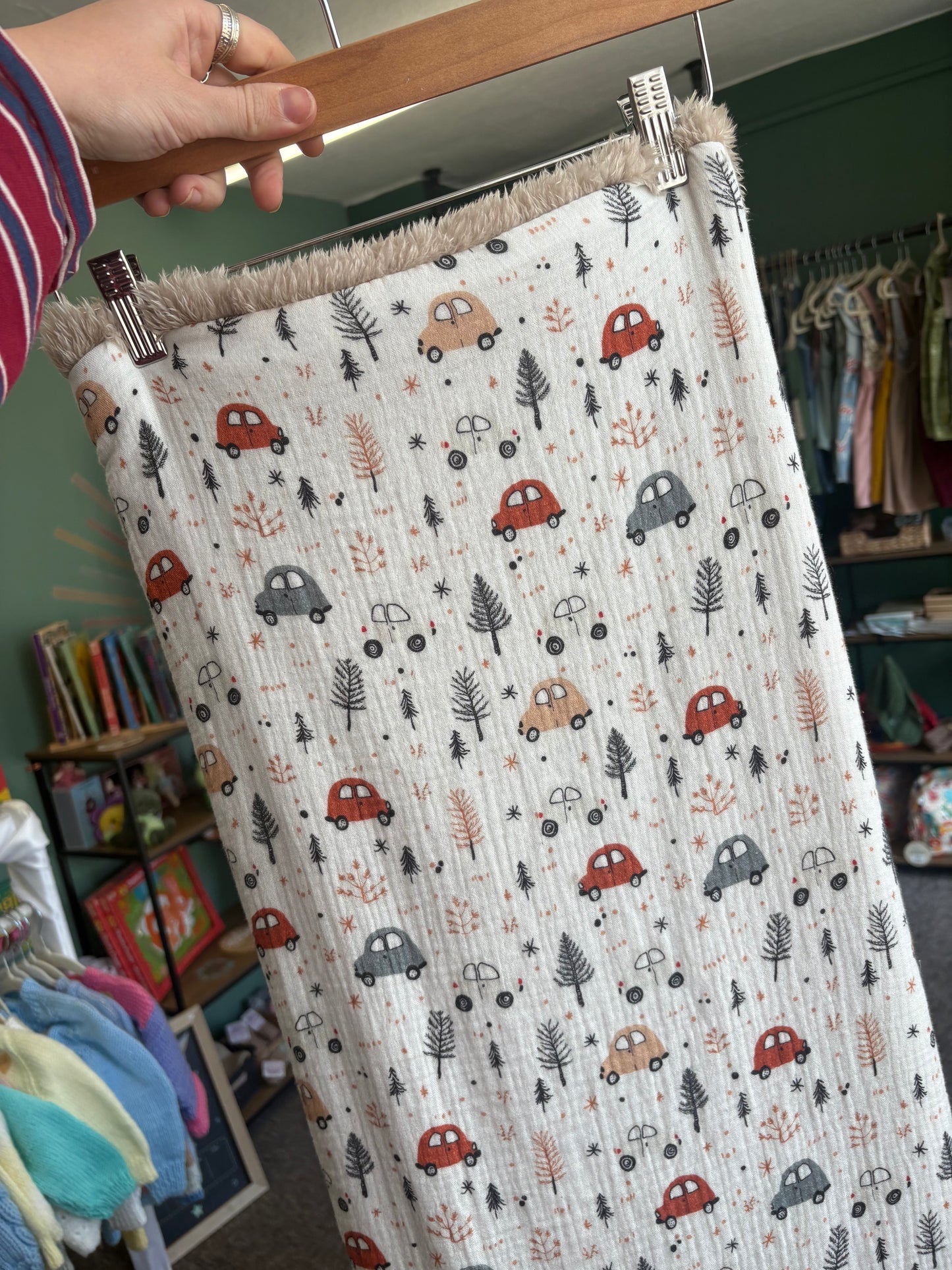 LARGE FLUFFY & MUSLIN BLANKETS